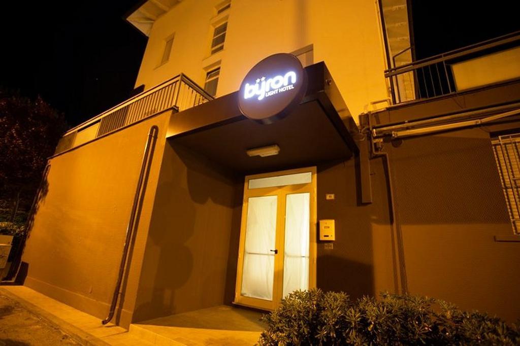 Byron Solo Per Giovani Hotel