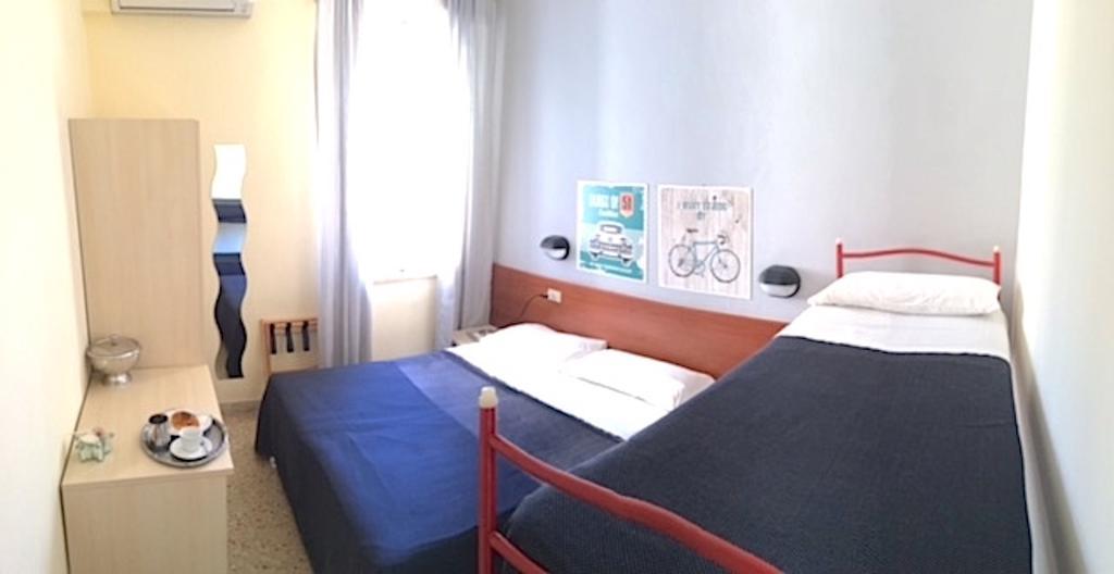 Byron Solo Per Giovani Hotel 2*