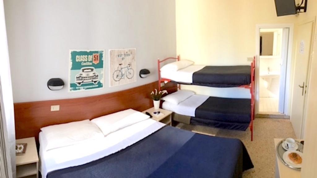 Byron Solo Per Giovani Hotel Riccione