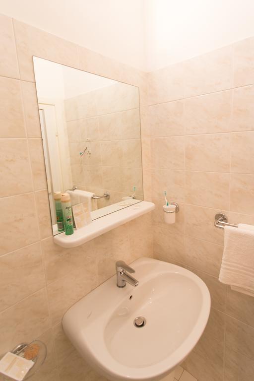 Hotel Byron Solo Per Giovani Riccione
